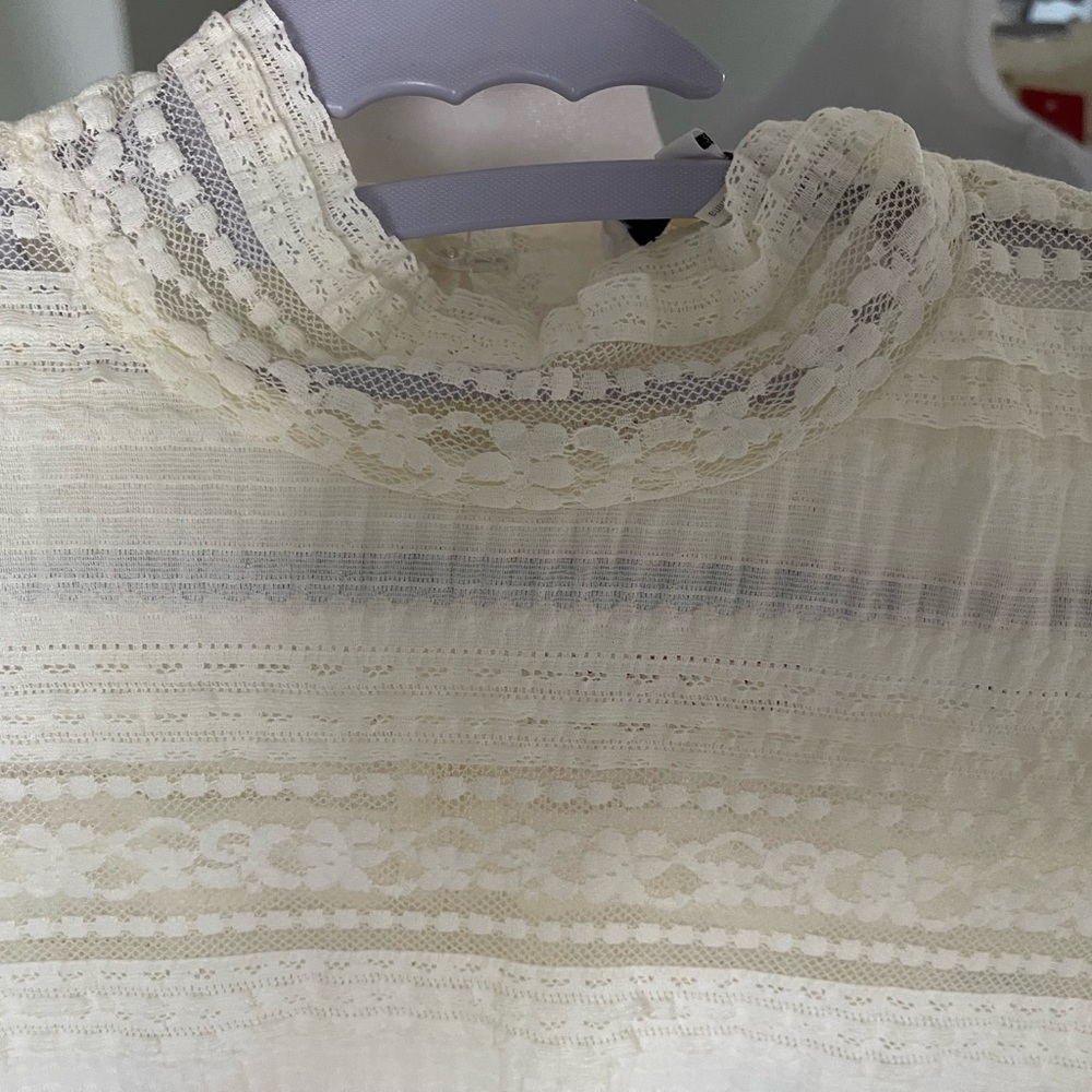 NWT EVEREVE Women's Endless Rose Mock Neck Textured Lace Top. Size medium - Picture 6 of 11